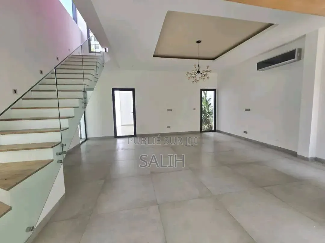 5chbre Villa dans Salih-Immo Et, Mermoz Sacré-Cœur à Louer