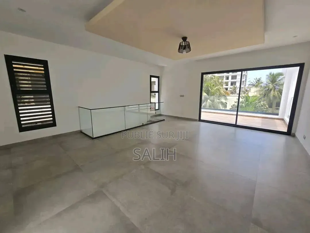 5chbre Villa dans Salih-Immo Et, Mermoz Sacré-Cœur à Louer