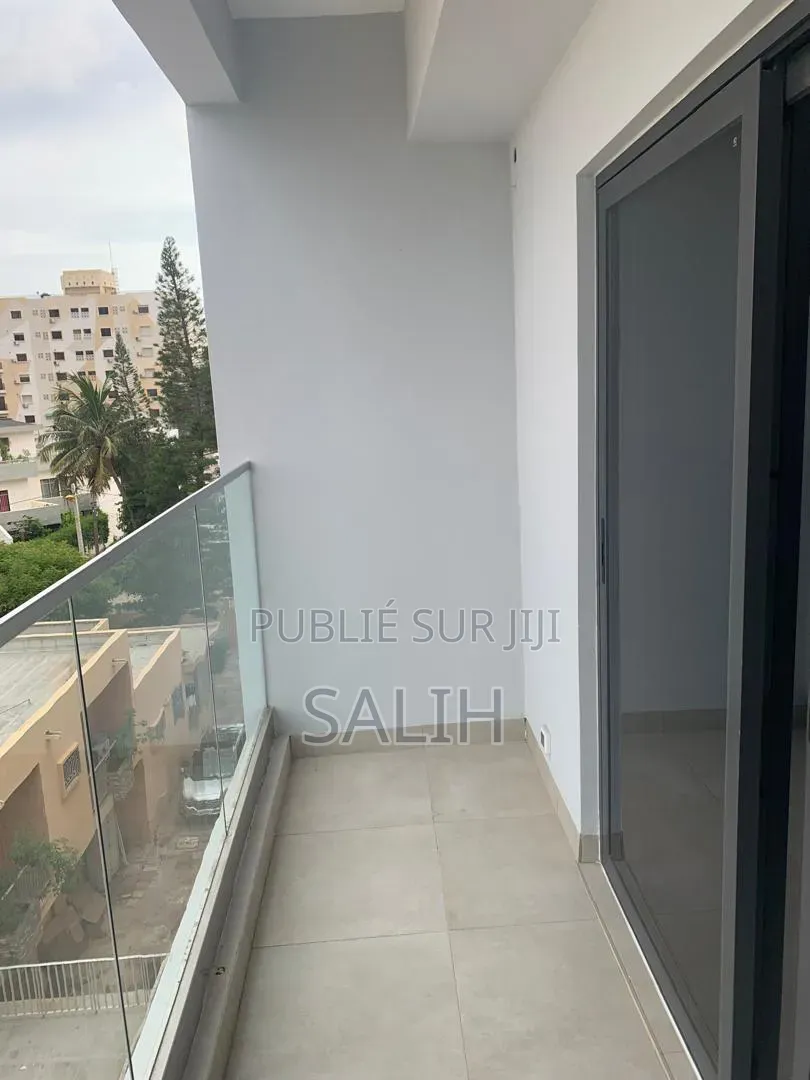 2chbre Appartement dans Salih-Immo Et, Fann-Point E-Amitié à Vendre