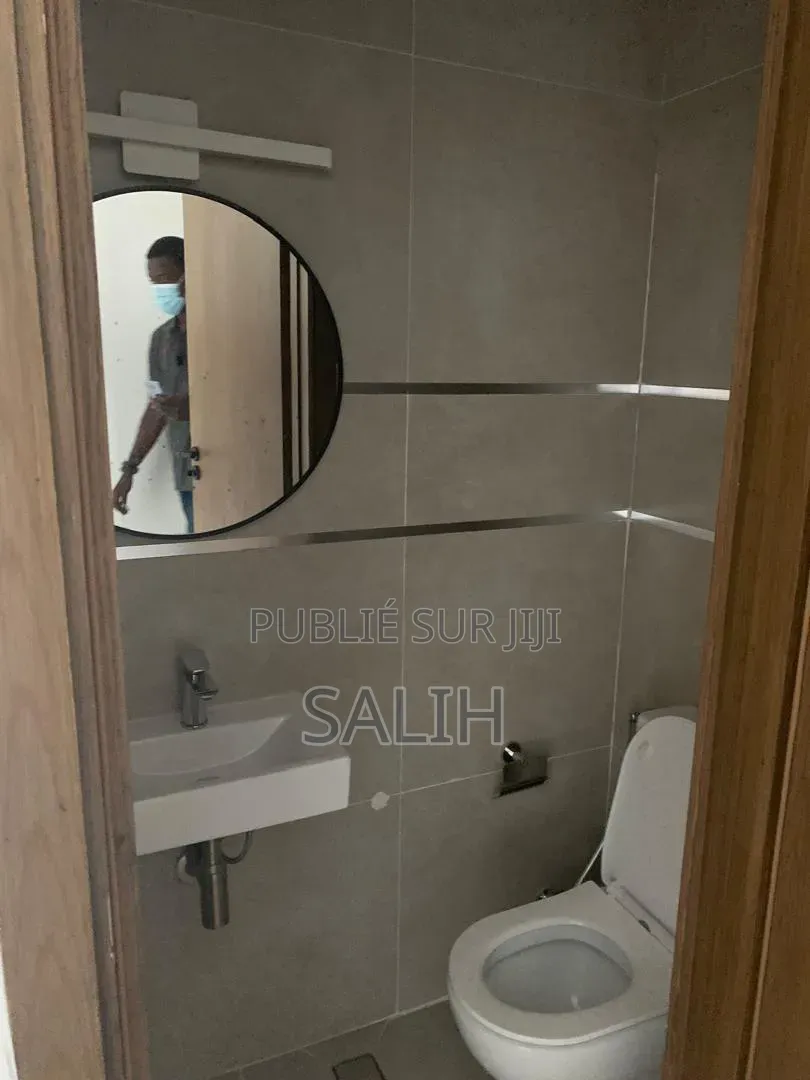 2chbre Appartement dans Salih-Immo Et, Fann-Point E-Amitié à Vendre