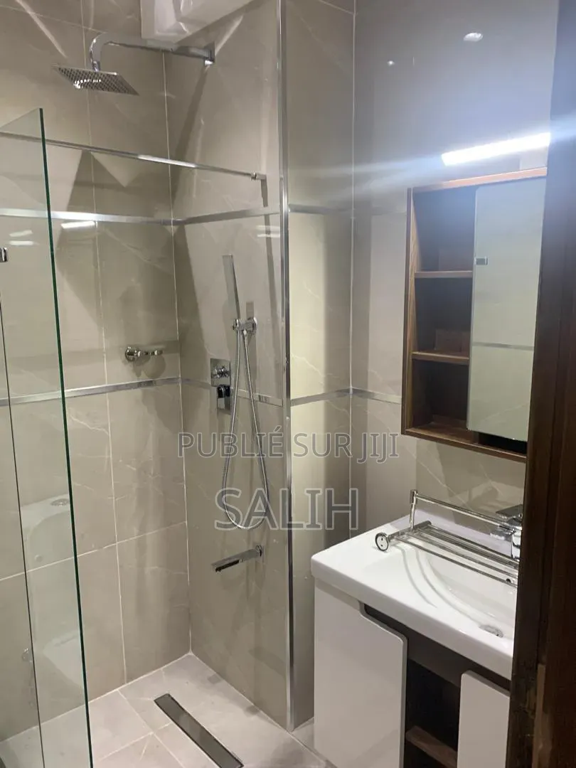 2chbre Appartement dans Salih-Immo Et, Fann-Point E-Amitié à Vendre