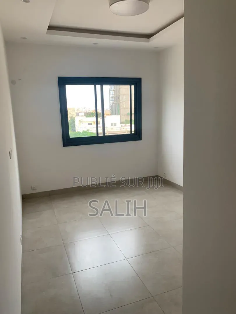 2chbre Appartement dans Salih-Immo Et, Fann-Point E-Amitié à Vendre