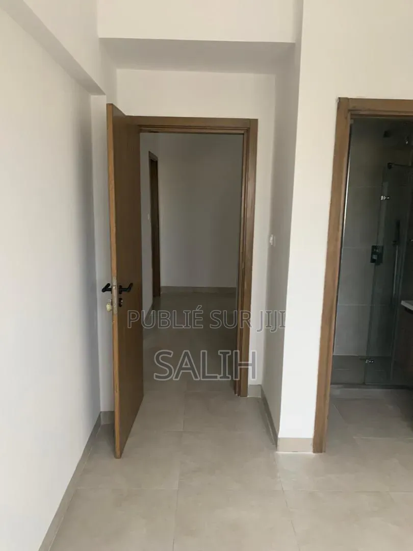 2chbre Appartement dans Salih-Immo Et, Fann-Point E-Amitié à Vendre