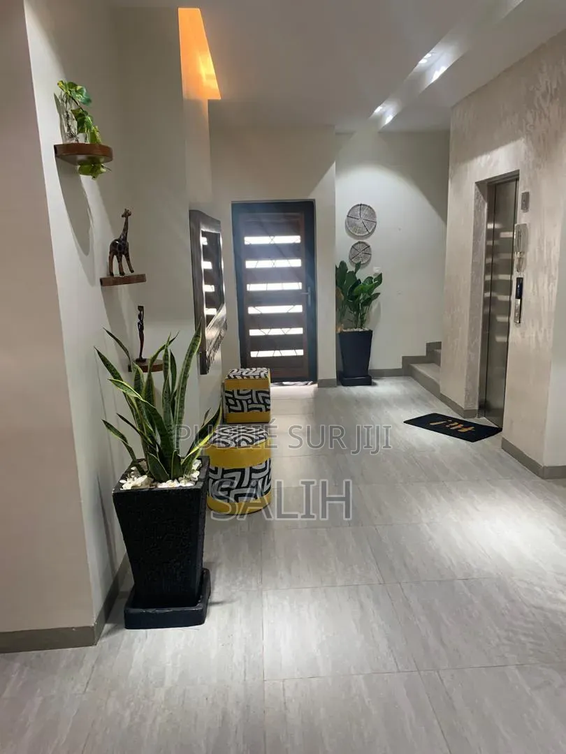 2chbre Appartement dans Salih-Immo Et, Fann-Point E-Amitié à Vendre