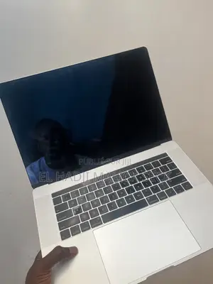 Ordinateur portable Apple MacBook Pro 2018 16GB Intel Core i7 SSD 512GB
