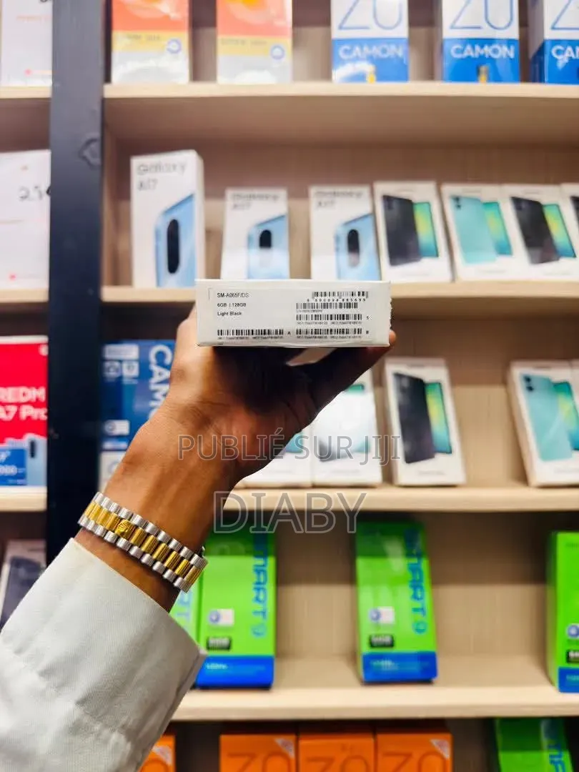 Nouveau Samsung Galaxy A06 128 GB Noir