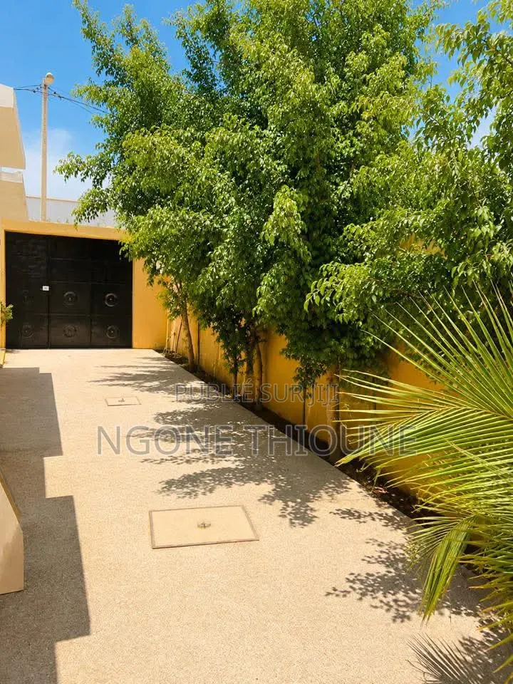 4chbre Villa dans Guediawaye à Vendre