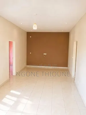 4chbre Villa dans Guediawaye à Vendre