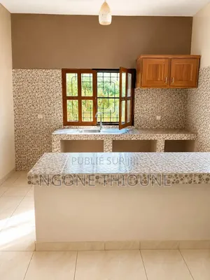 4chbre Villa dans Guediawaye à Vendre