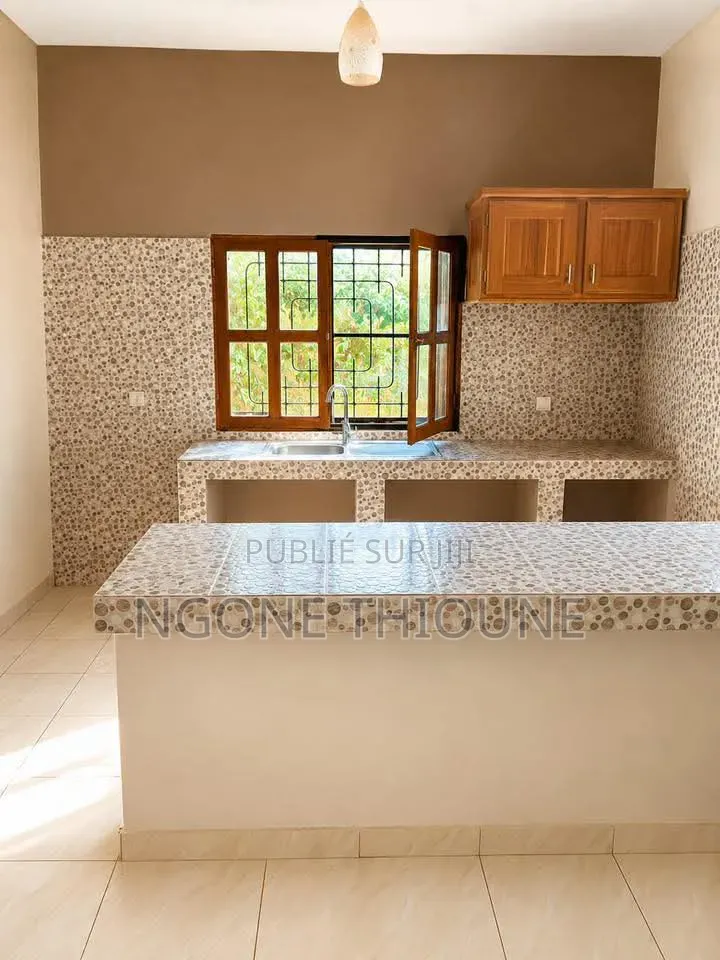 4chbre Villa dans Guediawaye à Vendre
