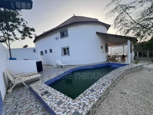 3chbre Villa dans Thiès Sud à Vendre