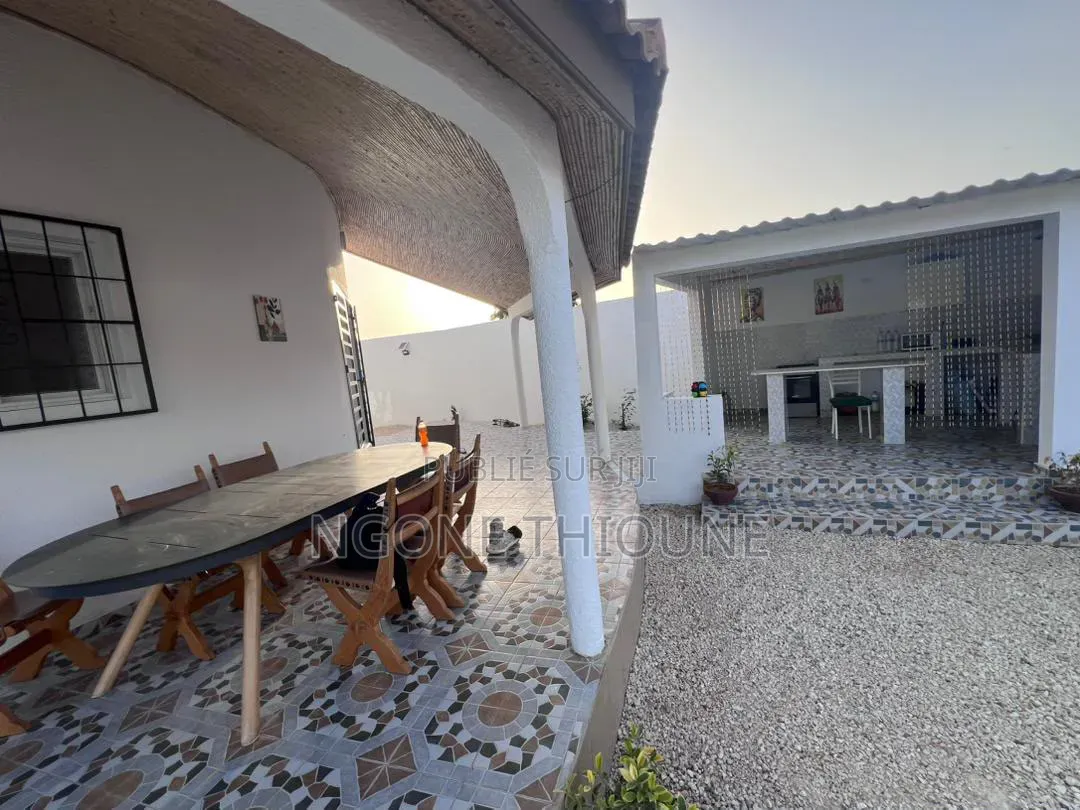 3chbre Villa dans Thiès Sud à Vendre