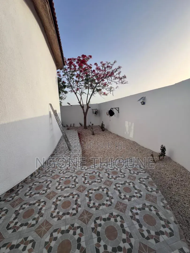 3chbre Villa dans Thiès Sud à Vendre