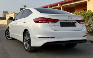 Hyundai Avante 2018 Blanc