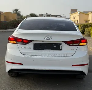 Hyundai Avante 2018 Blanc