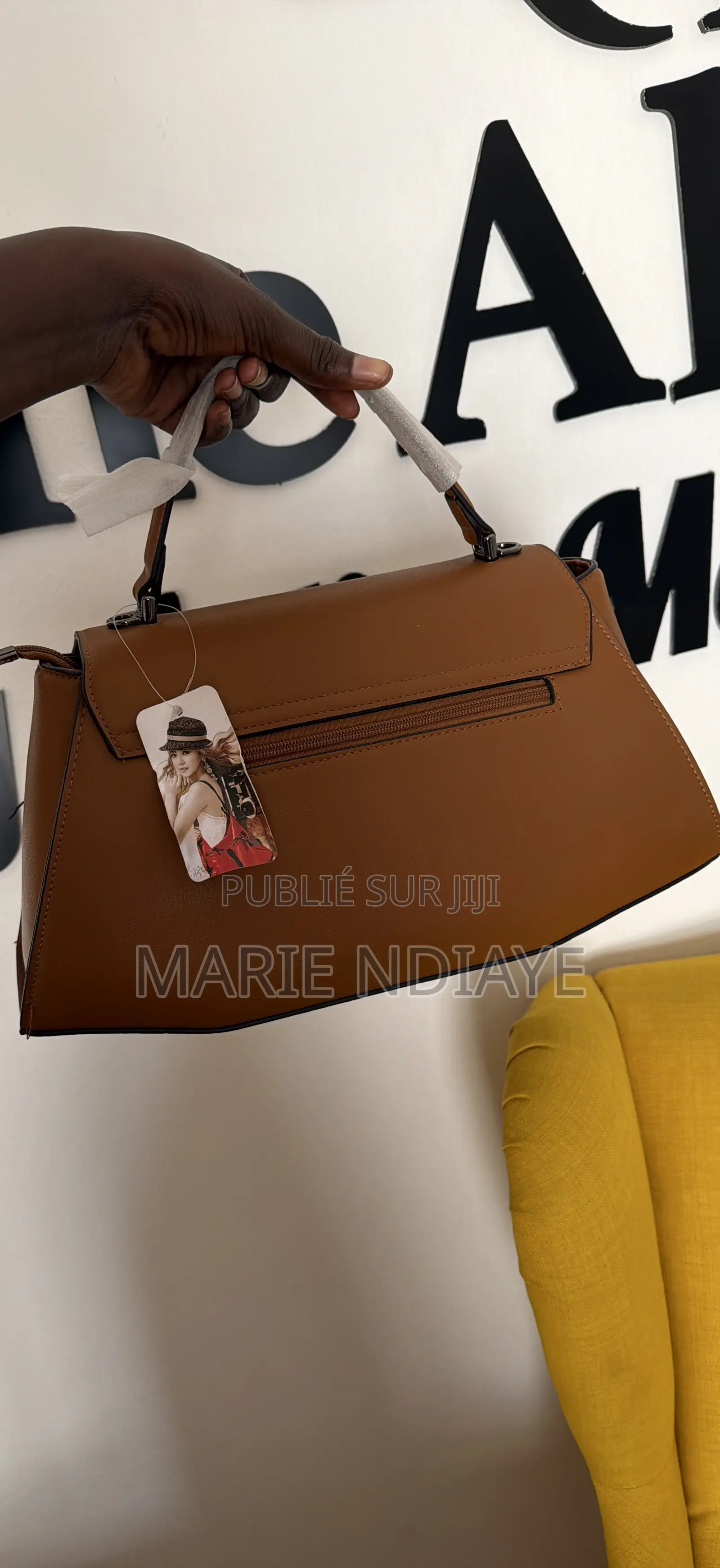 Sac À Main De Couleur Marron Chic Et Classe