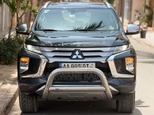 Mitsubishi Pajero Sport 2021 Gris