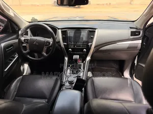 Mitsubishi Pajero Sport 2021 Gris