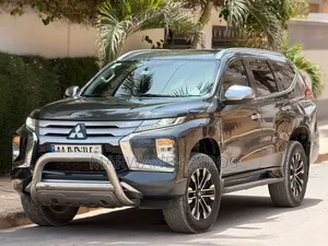 Mitsubishi Pajero Sport 2021 Gris
