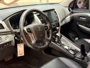 Mitsubishi Pajero Sport 2021 Gris