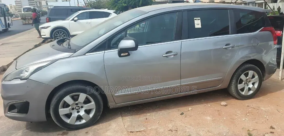 Peugeot 5008 2016 Gris