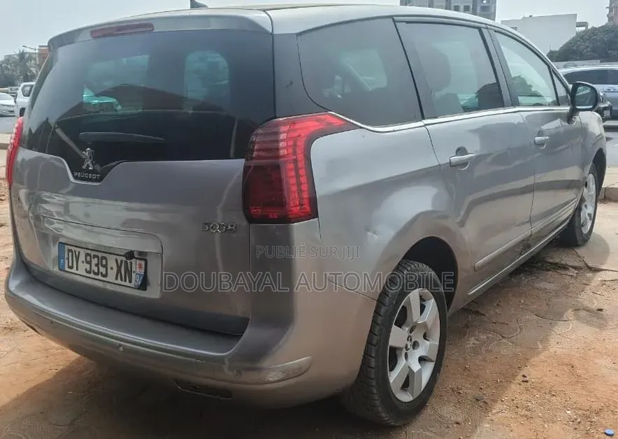 Peugeot 5008 2016 Gris