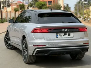 Audi Q8 55 Premium AWD quattro 2020 Gris