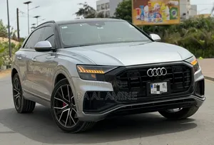 Audi Q8 55 Premium AWD quattro 2020 Gris