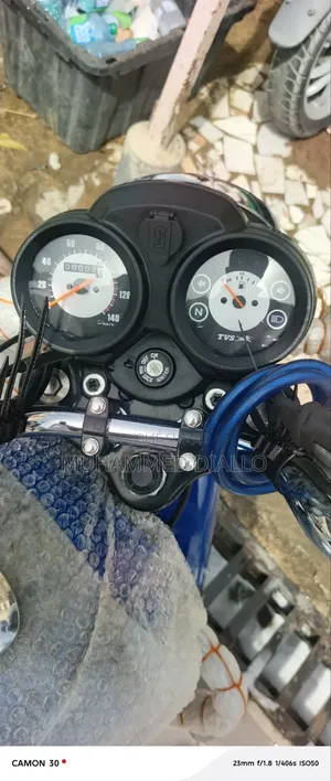 Nouveau TVS HLX 125 2018 Bleu