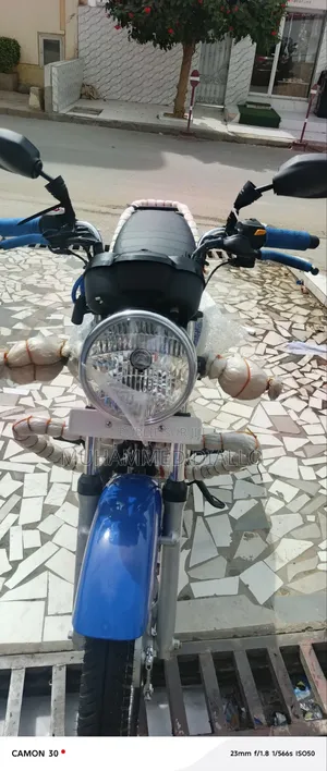 Nouveau TVS HLX 125 2018 Bleu