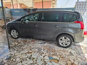 Peugeot 5008 2017 Gris