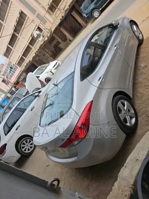 Hyundai Avante 2014 Gris