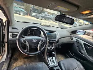Hyundai Avante 2014 Gris