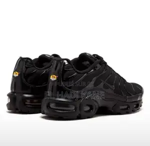 Full Black = Classe + Discret. Tu Gères Ton Année Avec Ça.