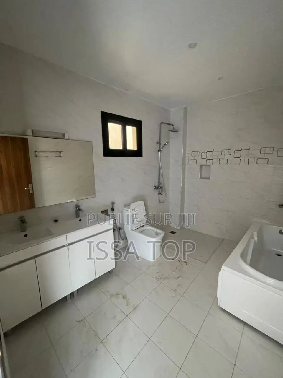 3chbre Appartement dans Almadies à Louer