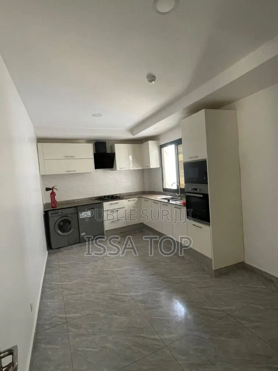 3chbre Appartement dans Almadies à Louer
