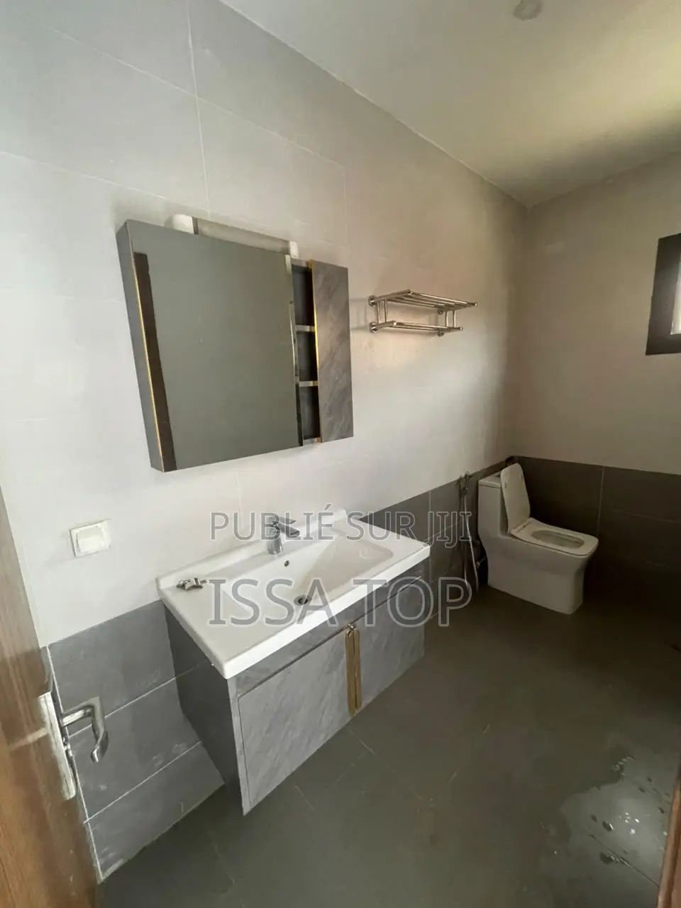 3chbre Appartement dans Almadies à Louer