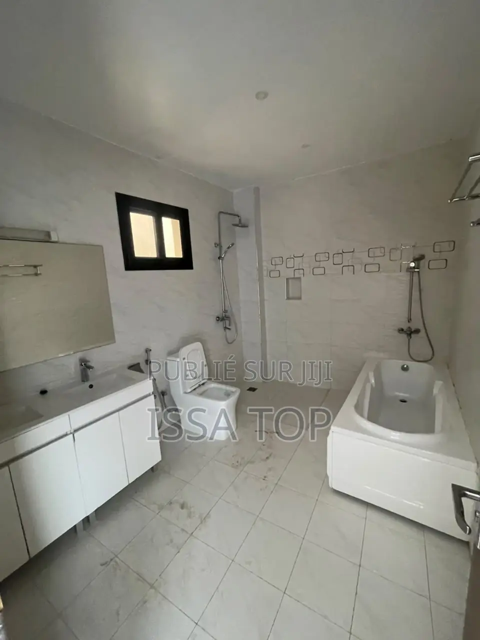 3chbre Appartement dans Almadies à Louer