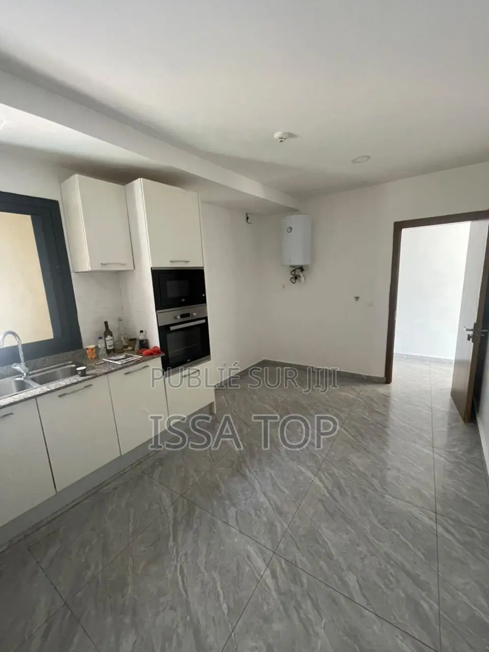 3chbre Appartement dans Almadies à Louer