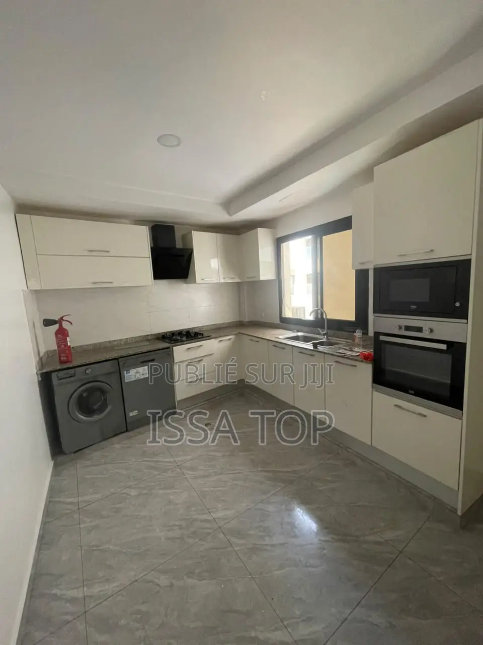 3chbre Appartement dans Almadies à Louer