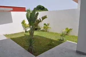 3chbre Villa dans Ngaparou, Thiès Sud à Vendre