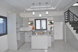 3chbre Villa dans Ngaparou, Thiès Sud à Vendre