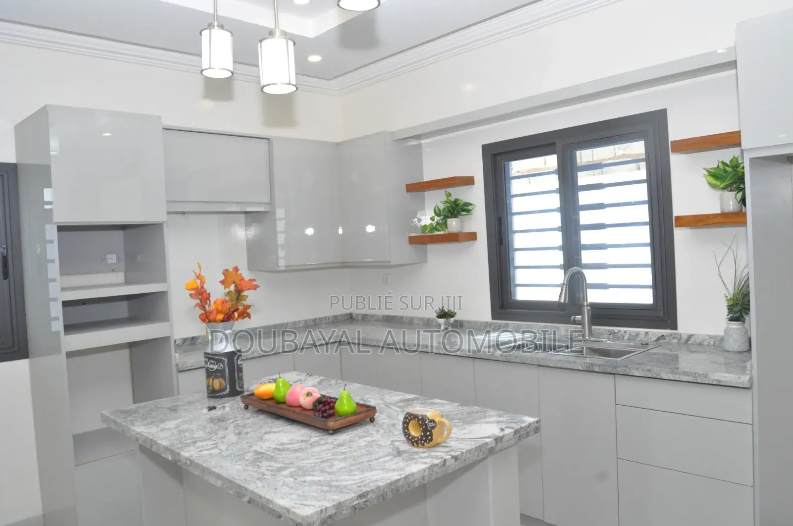 3chbre Villa dans Ngaparou, Thiès Sud à Vendre