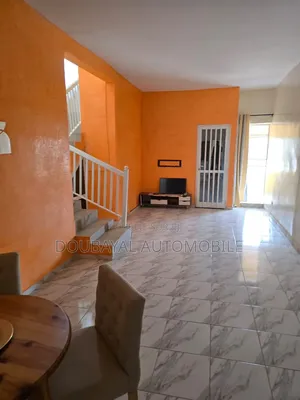 5chbre Villa dans Ngaparou, Thiès Sud à Vendre