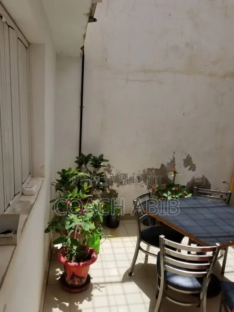 Meublé 4chbre Villa dans Cambérène à Vendre