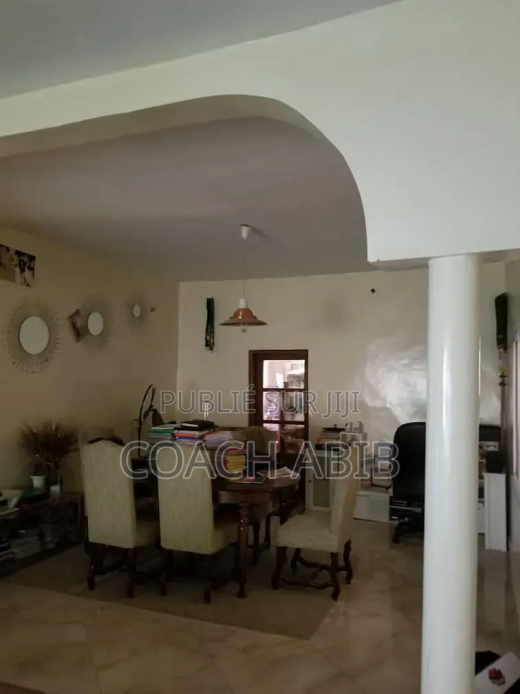 Meublé 4chbre Villa dans Cambérène à Vendre