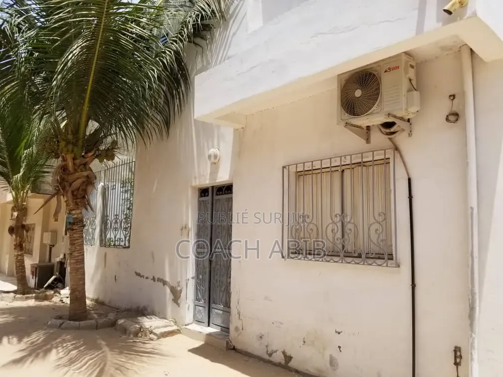 Meublé 4chbre Villa dans Cambérène à Vendre