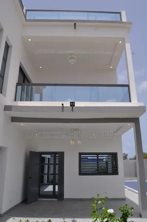 3chbre Villa dans Ngaparou, Thiès Sud à Vendre