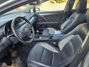 Toyota Avensis 2015 Gris