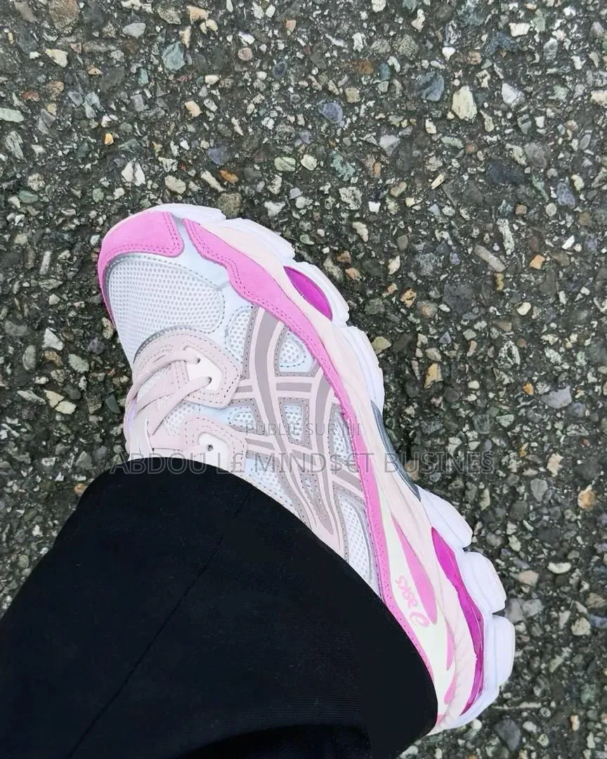 Asics Pink Disponible